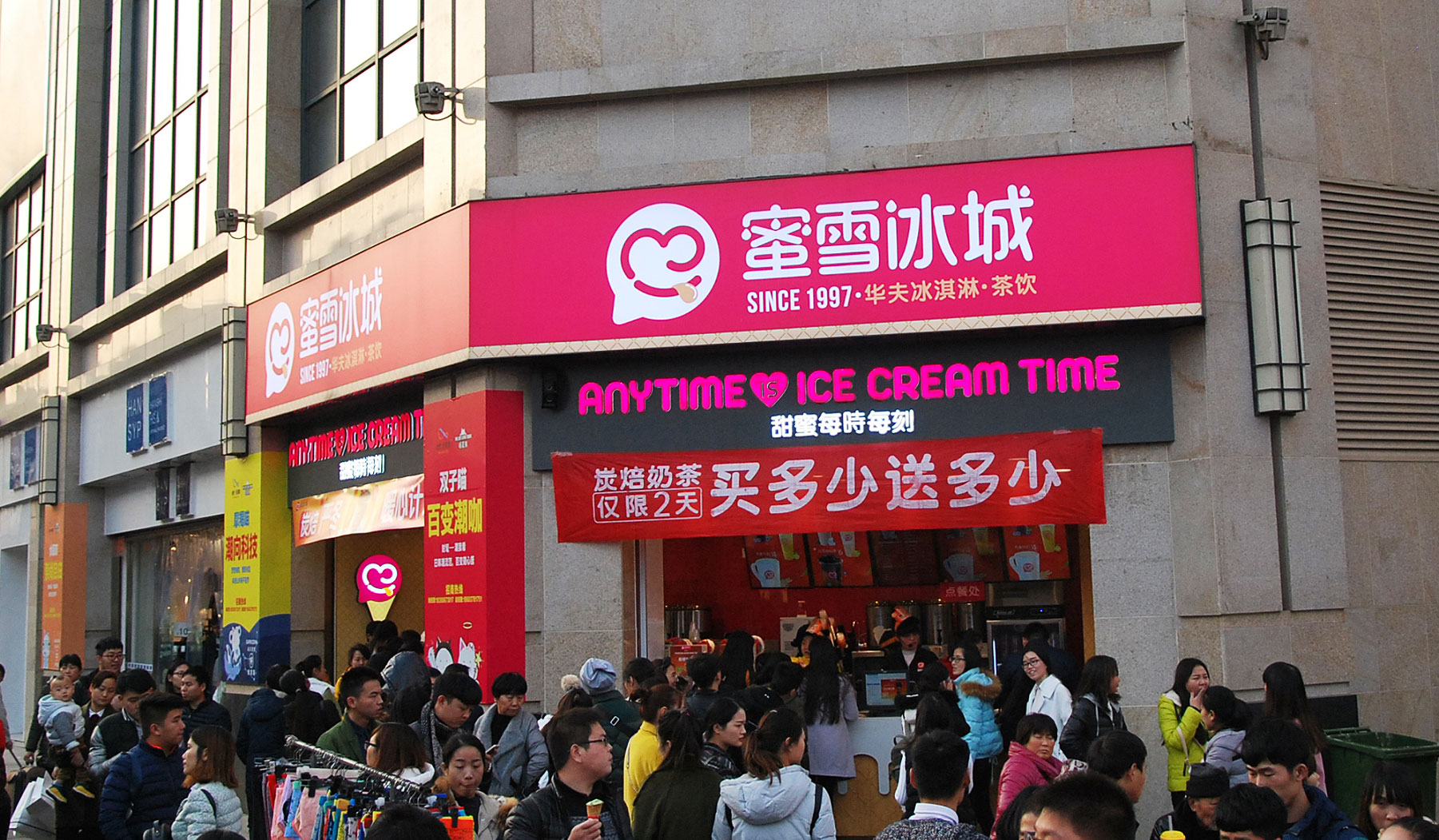 餐飲品牌店面門頭設(shè)計(jì)實(shí)景拍攝圖