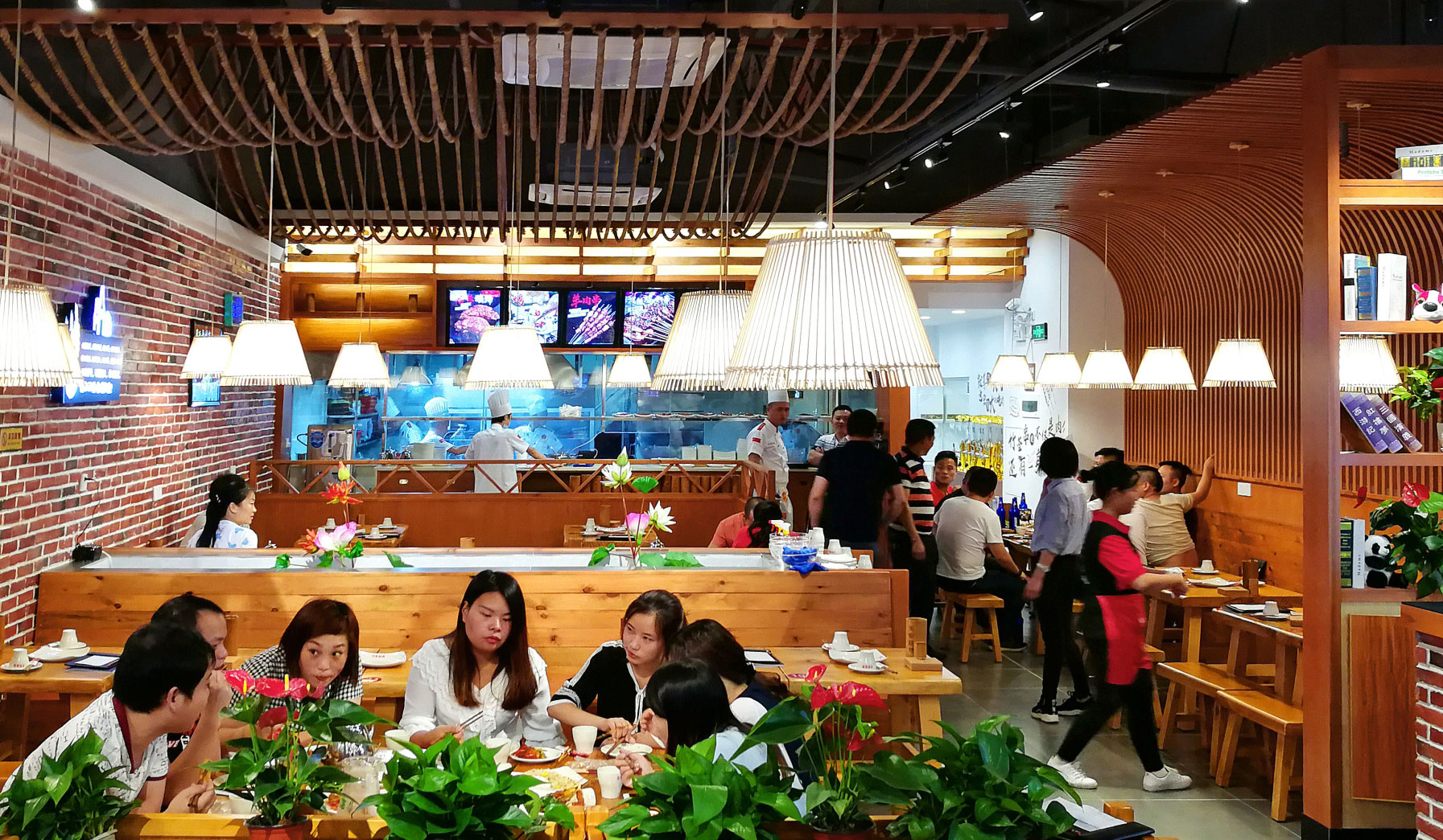 火官燒烤餐飲品牌創(chuàng)意空間設(shè)計店面裝修實(shí)景
