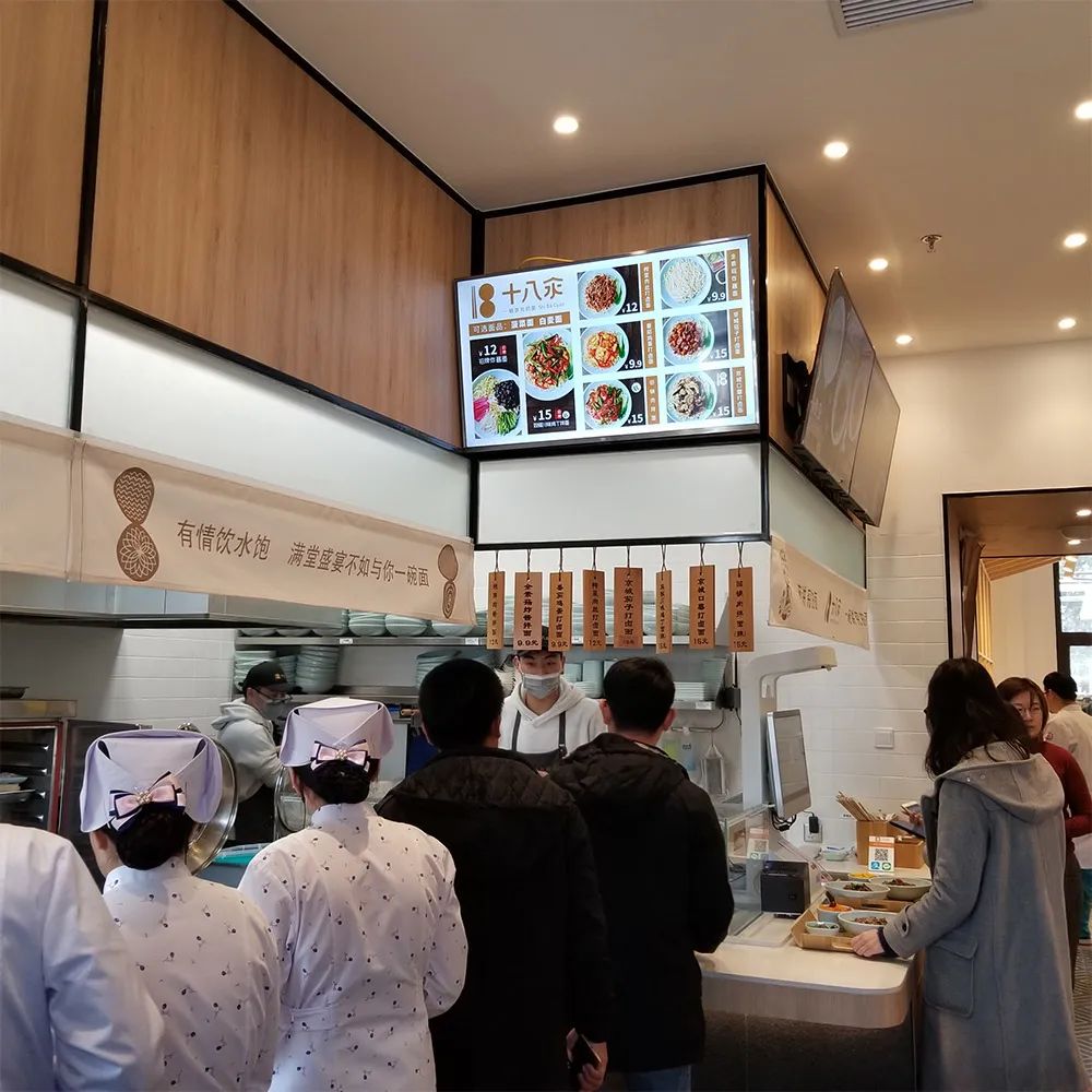 海底撈子品牌十八汆餐飲空間設(shè)計落地